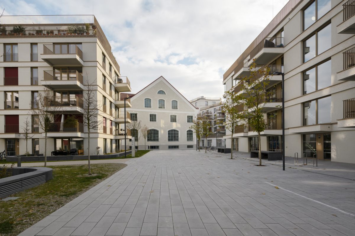 Ein neues urbanes Wohnquartier und sein historisches Zentrum: die Kuvertfabrik Pasing © Bauwerk